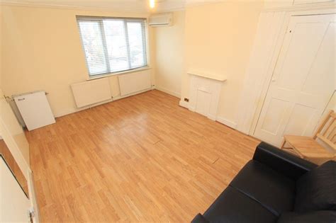 Spacious Bright Quiet Two Bed Flat 1st Floor To Let In Golders Green Nw11 The Online
