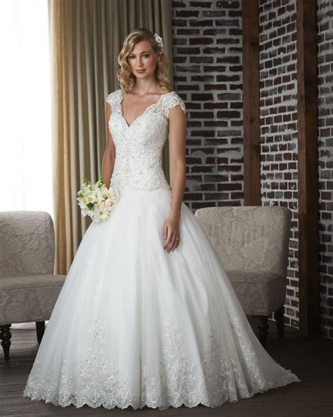Wedding dresses wedding dresses are already known for their beauty and elegance. Classic Wedding Dresses for a Traditional Ceremony - Ohh My My