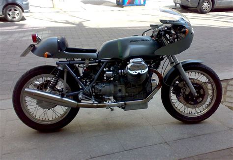 I'm a sucker for the moto guzzi v7. ANIMA GUZZISTA - http://forum.animaguzzista.com • Leggi ...