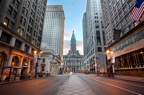 Balai Kota Dan Broad Street Kosong Dini Hari Di Philadelphia Foto Stok