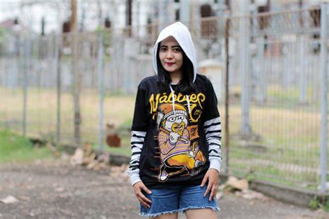 Jual baju kaos t shirt wanita model terbaru bukalapak beli baju kaos t shirt wanita fashion terbaru panjang pendek casual raglan v neck o neck muslim korea jaminan uang kembali 100 di bukalapak. Wanita Cantik Foto Model Kaos Distro - Kumpulan Foto Model ...