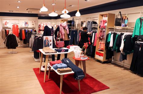 Ce site internet vous permettra de créer votre boutique en l'espace d'une dizaine de minutes et vous allez pouvoir avoir un design relativement vraiment autrement dit, pour quelqu'un qui souhaite lancer sa marque de vêtements sans réel budget, et bien vous allez pouvoir commencer avec 25 euros par. Comment Scottage co-crée des vêtements en ligne avec ses ...