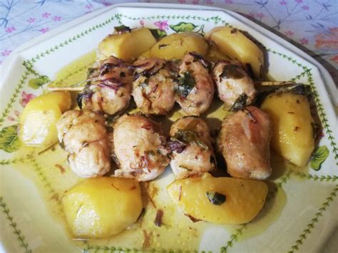 Non mettere olio nella padella visto che il pesce è coperto della marinatura. Salsicce di Pesce Spada in Umido: Ricetta di FraGolosi