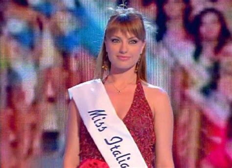 Manila nazzaro, born october 10, 1977 in foggia, is an italian actress and tv host. Detto fatto, Manila Nazzaro e quella famosa lite con ...