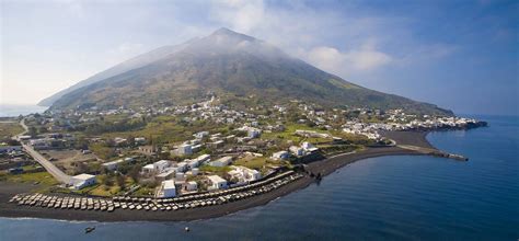 Google earth placemark with features. Italie : Voyage Stromboli | Séjours et Circuits sur mesure