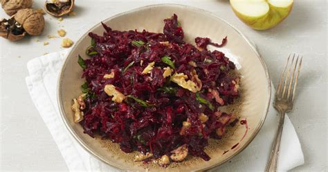 Rote Bete Salat roh einfaches Rezept mit Walnüssen