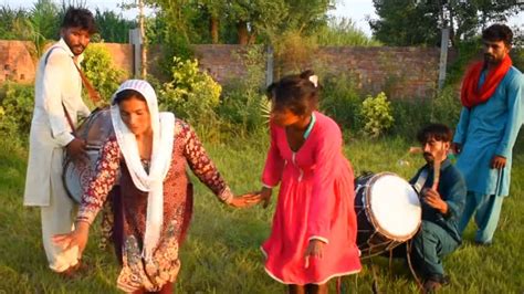 Soniyan Dil Da Mamla New Punjabi Song Female Dance On Dhol Best Dhol Dharees Desi Girl
