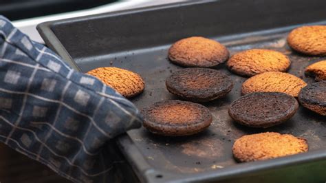 Should You Be Throwing Out Burnt Cookies
