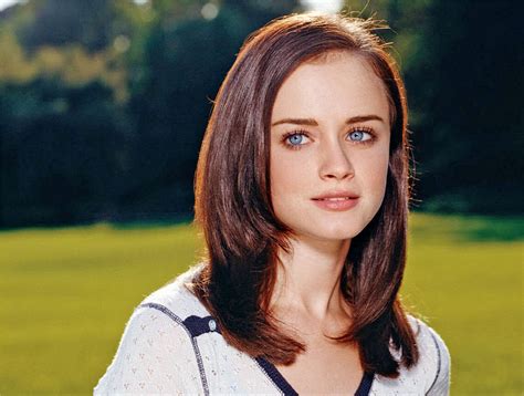 How Much Money Does Alexis Bledel Make Each Year Panorica