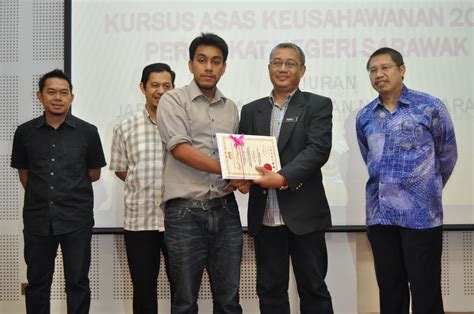 Pengajian perniagaan adalah program akademik yang dirancang untuk pelajar yang ingin mengetahui lebih lanjut mengenai bagaimana perniagaan dijalankan. DI LUAR KOTAK...!!!: BELIA : Jadikan Bidang Perniagaan ...