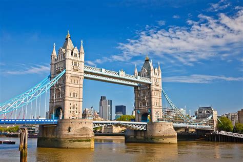 Ota yhteyttä sivuun the london bridge experience & london tombs messengerissä. Live Like a Local near London's Tower Bridge : New York ...