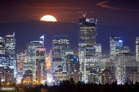 Calgary Skyline Night Fotografías E Imágenes De Stock Getty Images