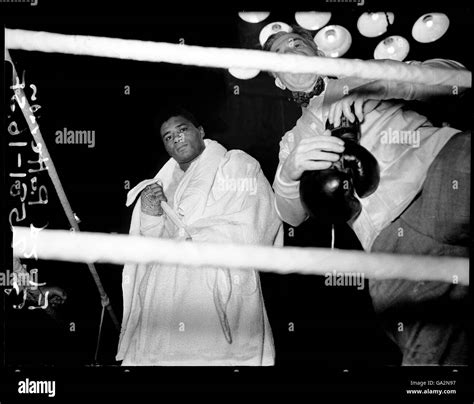 Floyd Patterson L Hi Res Stock Photography And Images Alamy