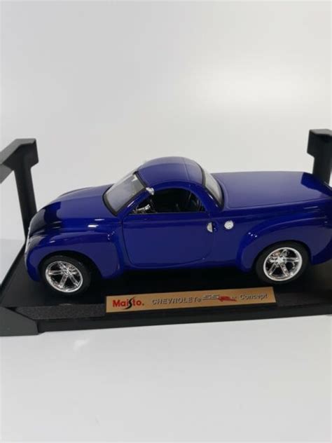 Maisto 2000 Chevrolet Ssr Concept Blue Die Cast 118 Ebay