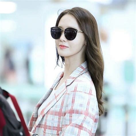 Singer, mc, model, and actress. Im Yoonah