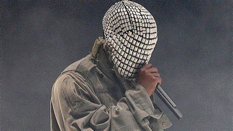 Jun 08, 2021 · kanye west celebrates his 44th birthday on tuesday (june 8), but kanye is making sure us fans can enjoy the day right with him. Kanye West Reveals Why He Performs With A Mask On | Live simply, Kanye, Photo