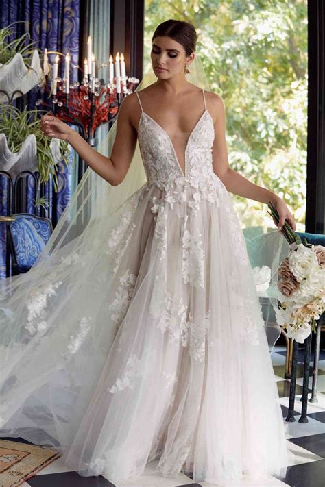 Shop a variety of elegant mother of the bride dresses at affordable prices! Brautkleider von Watters bei wediva finden