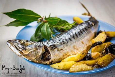 Check spelling or type a new query. Sgombro in padella alla cacciatora con patate a spicchi ...