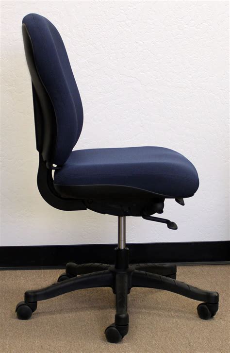 Whether you're concerned about armrests banging into the side of a desk edge, or feel confined by them, an armless chair can be the way to go. Knoll RPM Used Ergonomic High Back Armless Task Chair ...