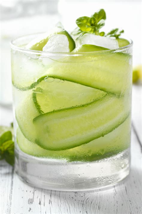 14 Cool And Crisp Cucumber Cocktails Cucumber Cocktail Green Cocktails Cocktail Drinks Recipes