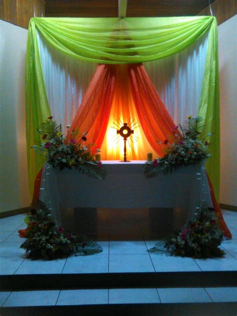 Este tiene muchos seguidores debido a que tiene ha respondido a las oraciones de su seguidores; Altares | Decoraciones de altar, Decoraciones del altar de ...