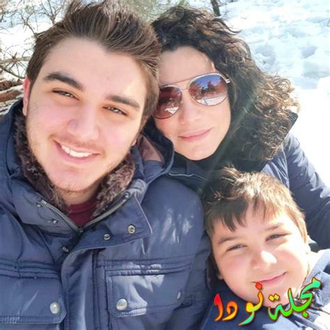 ولد في الزبداني لعائلة من أصول كردية ،توفي والده وهو صغير وربته أمه هو وإخوته الثلاثة درس الحقوق لكنه لم يكمل وثم تابع دراسته في المعهد العالي للفنون المسرحية تخرج عام 1996 و في عام 1997 قابل زوجته الفنانة سلاف فواخرجي. سلاف فواخرجي معلومات وتقرير كامل وصور - مشاهير عرب