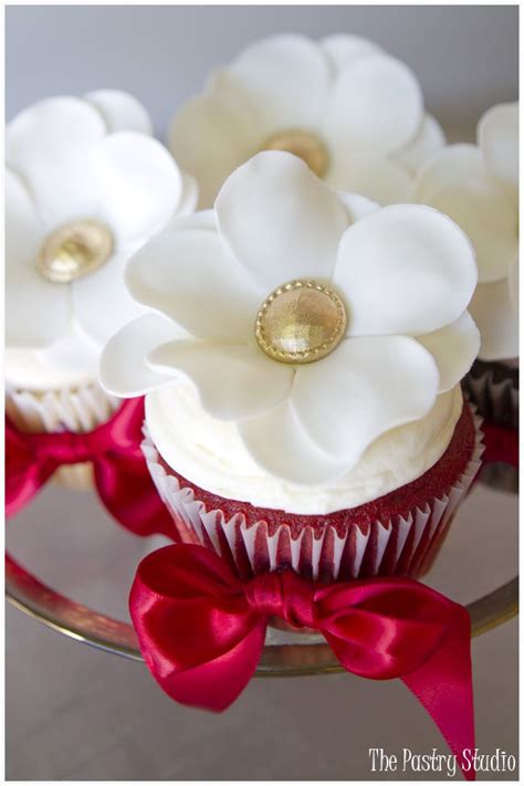 35 Classy And Elegant Cupcakes