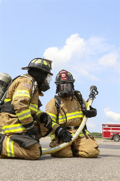 Army Reserve Firefighters Conduct Burn Scenario Us Army Reserve