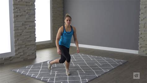Hm Alternating Cross Lunge Exercise Videos And Guides