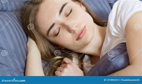 Primo Piano Sonno Giovane Donna Che Dorme Nella Base Ritratto Di