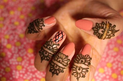 Beautiful Mehndi Designs For Fingers 43