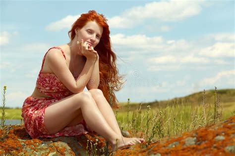 Ruda seksowna kobieta zdjęcie stock Obraz złożonej z romantyczny