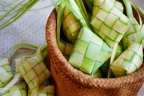 Makna Di Balik Ketupat Yang Berbentuk Persegi Empat