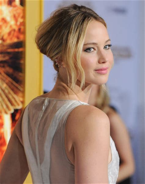 Jennifer Lawrence Poses Nude With A Snake For Vanity Fair