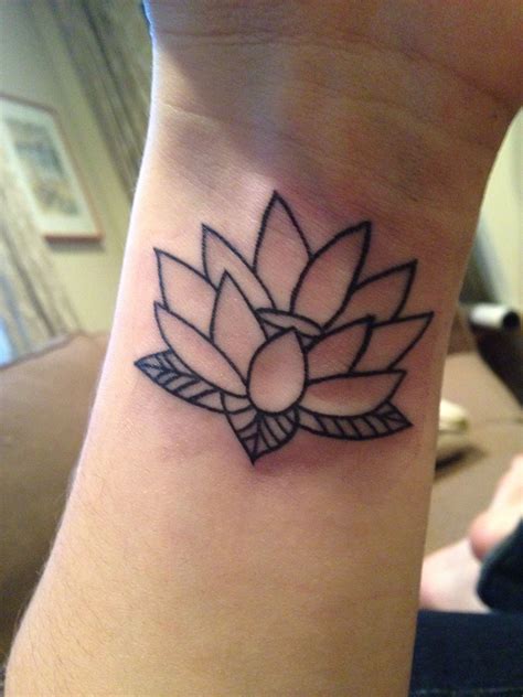 Pin By Katrina Schmitt On Tattoo Lily Tattoo Water Lily Tattoos