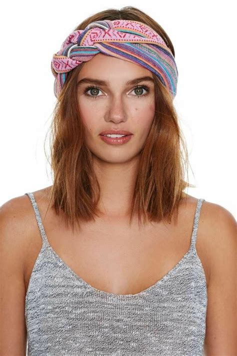 Comment mettre bandana tendance femme language:fr / portez votre bandana de poche avec un costume (dans une occasion moins formelle) pour obtenir la mise à niveau de style ultime. Quel type de bandeau cheveux pour votre coiffure