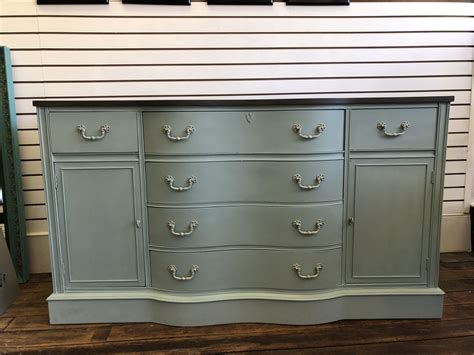 Perfect for painting furniture, floors, chalkboards and for giving walls a completely matte velvety finish. Duck Egg Blue Chalk Paint® pure elegance! #anniesloan# ...
