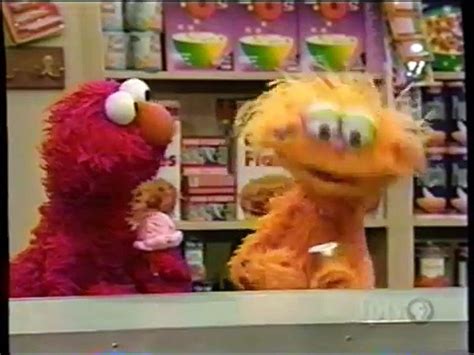 Sesame Street 3892 Zoe Calls Elmo A Rotten Egg Video Dailymotion