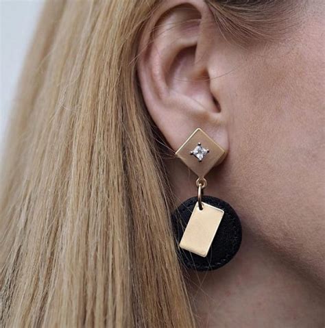 How To Wear Large Statement Earrings