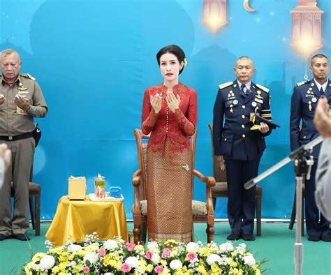 泰国王妃诗妮娜私照被外泄 诗妮娜穿不同款式背心裙照片被曝光 深圳热线