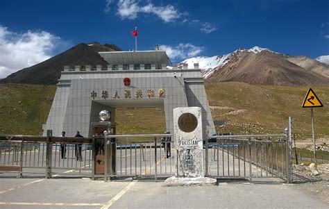 Khunjerab Pass Pak China Border Opens For Trade And Travel Pakistan