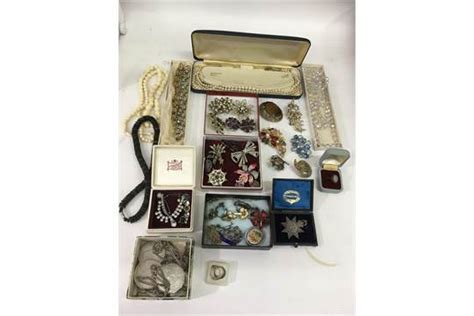 A Collection Of Vintage Costume Jewellery Including Brooches