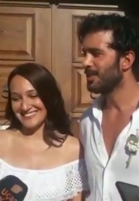 Gupse Ozay And Baris Arduc On Their Wedding Day July 29 2020 Que Guapo Actrices Deportes