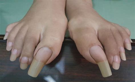 Natural Big Toe Nails In 2020 With Images Long Toenails