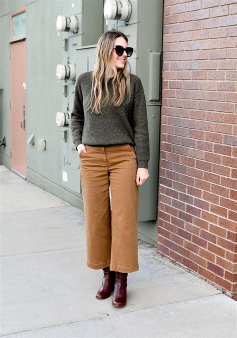 are cropped pants in style 2023 fashion style