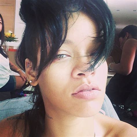 Rihanna No Makeup See Every Photo Of Rihanna Without Makeup Beautycrew