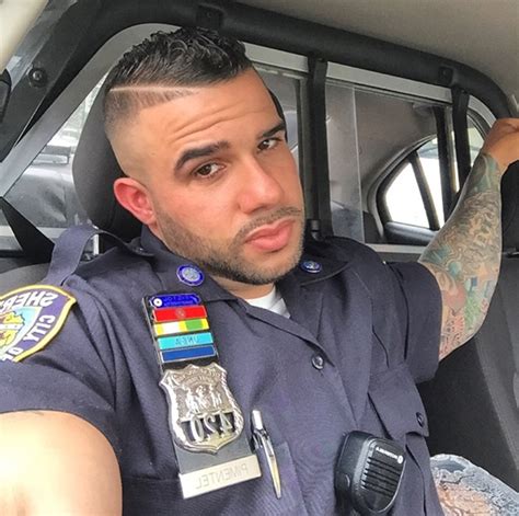 This Police Officer Is Going Viral Because Hes So Good Looking Women