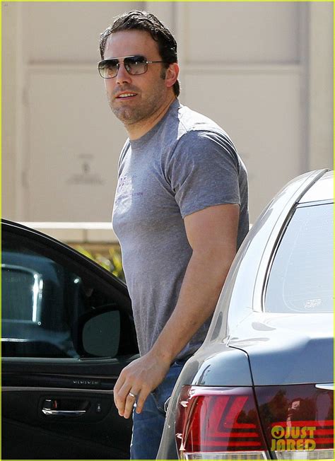 Ben Affleck Sure Has Bulked Up For Batman See His Buff Bod Photo