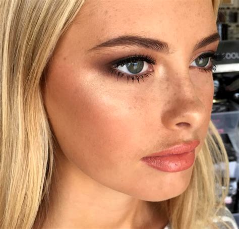 Pictures 10 Makeup Looks Every Girl Should Perfect