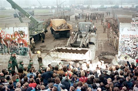 The Fall Of Berlin Wall When Did The Wall Come Down And Why Was It Built The Scottish Sun